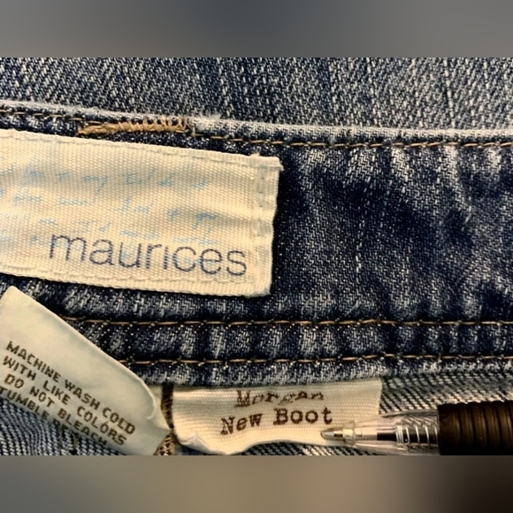 Maurices Morgan New Boot denim jeans size 9/10 reg.  Very nice. - Picture 6 of 7